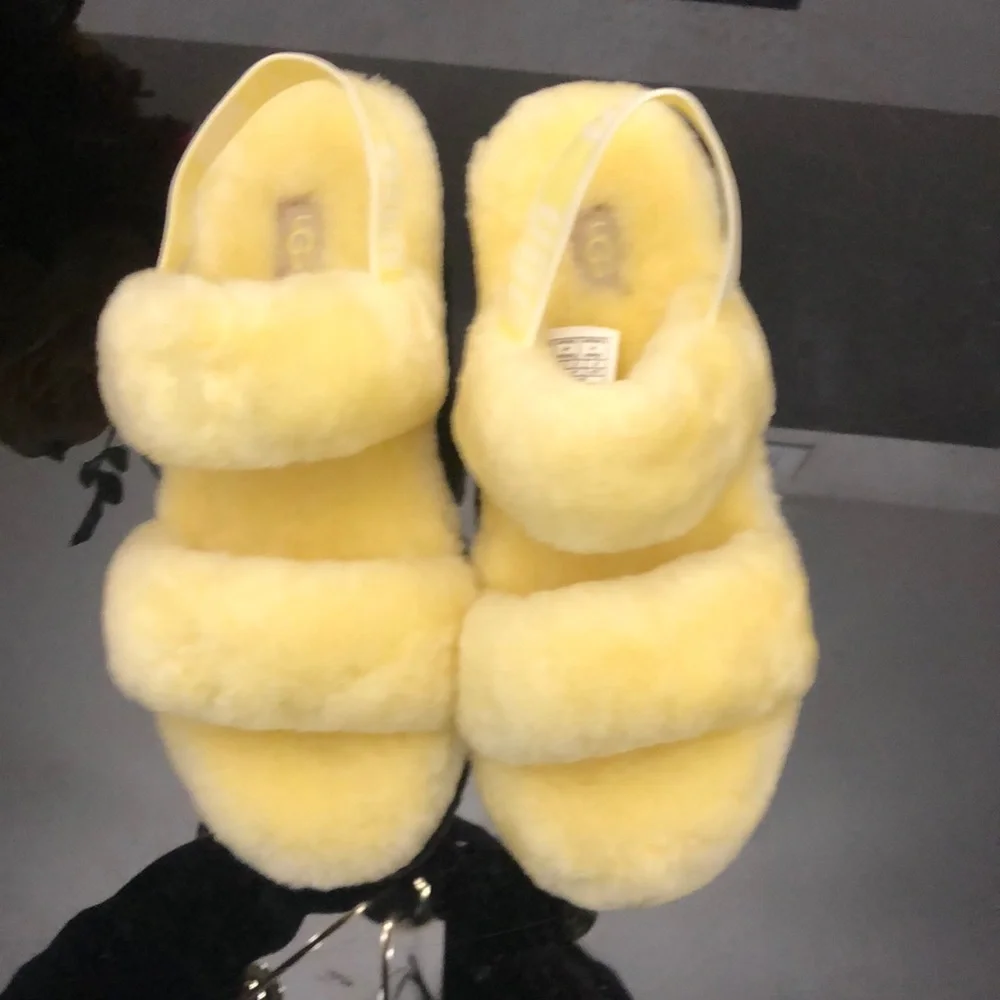 UGG WINTER SLIPPERS SANDALS WOMENS SIZE 8 - Picture 2 of 15